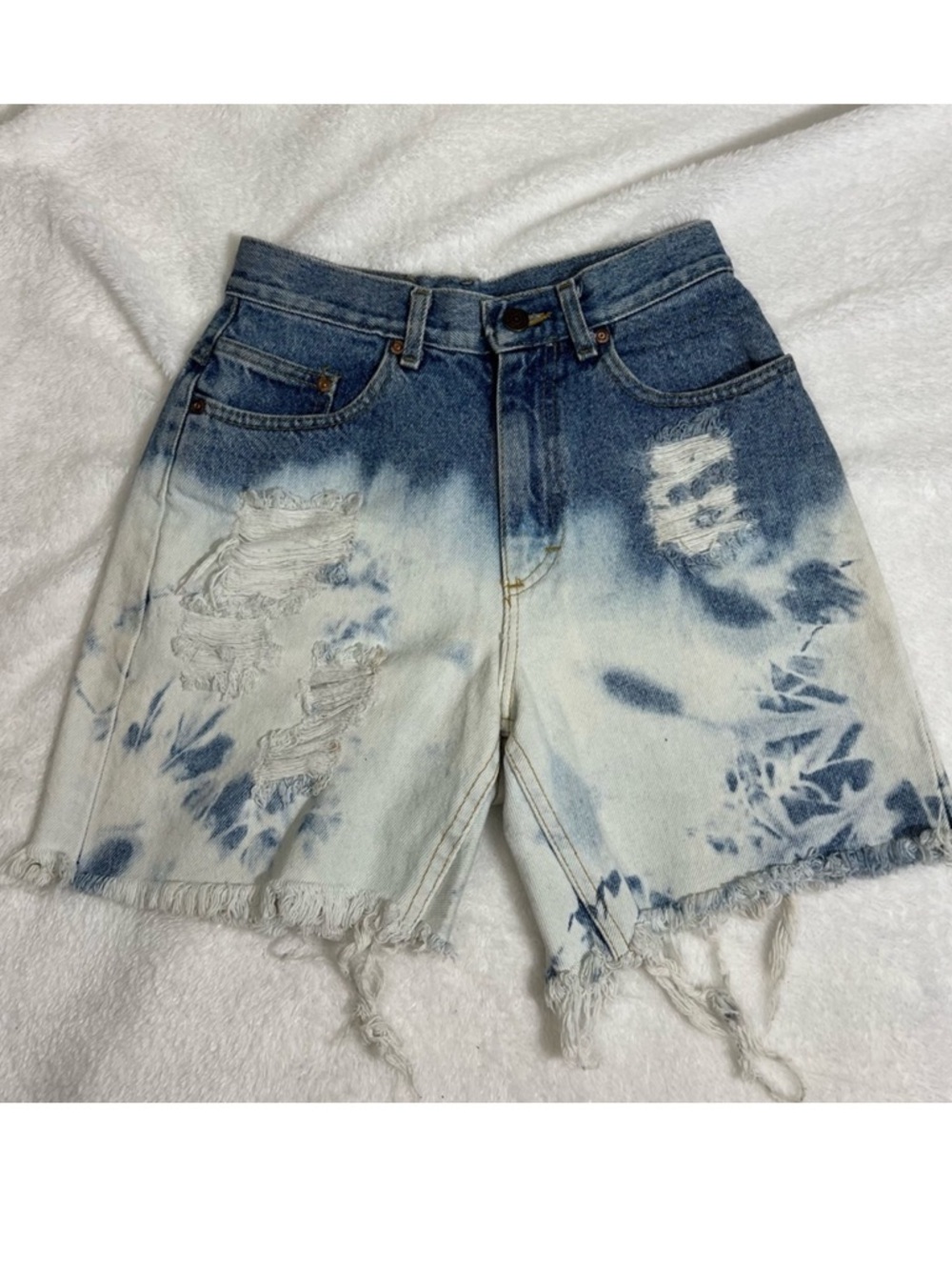 Vintage Lee Cutoff Jean Shorts Bleached Denim Raw Hem Distressed Size 5
